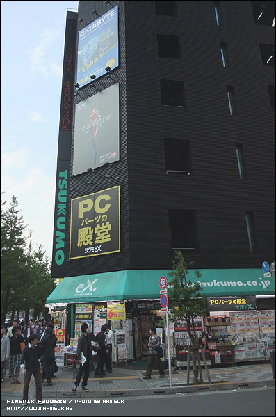 PC파트의 전당 츠쿠모 - 아키바 뉴스에서나 볼 수 있던 하드코어 부품들을 볼 수 있다