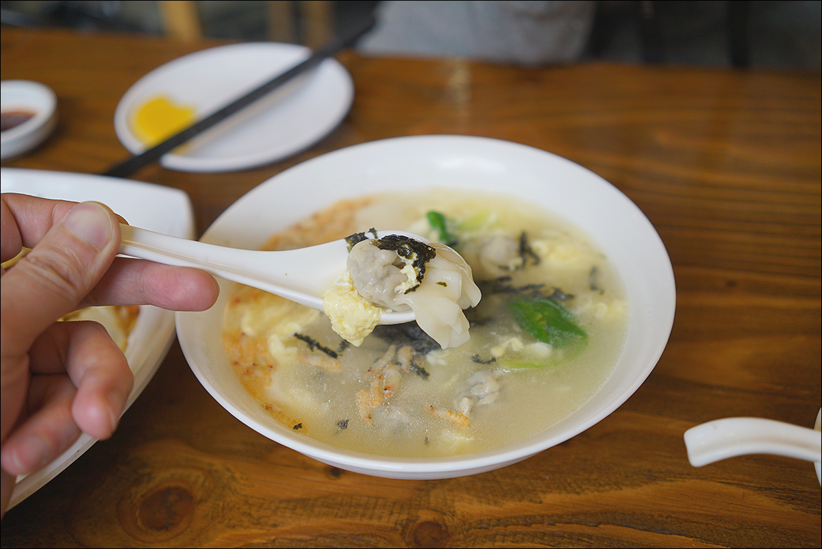 첫 맛은 정말 옅은데, 점점 강해지는 맛이 신기하다